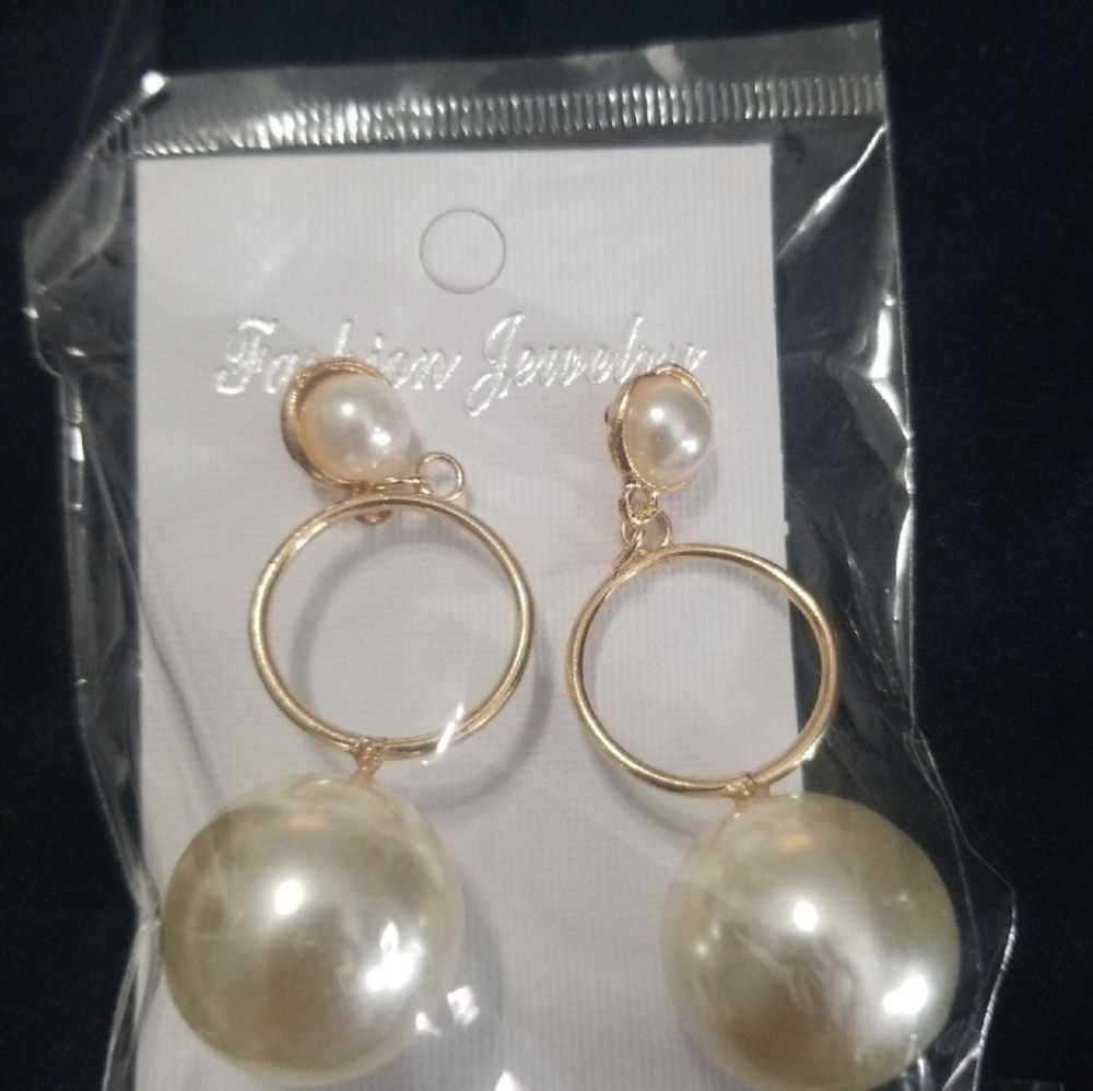 Gold Circle Pearl Drop Earrings - Picture 3 of 3